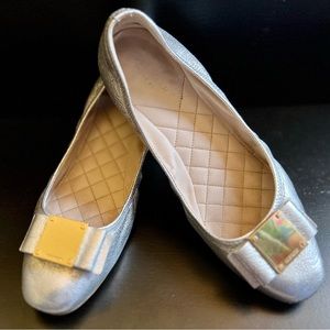 COLE HAAN Tali bow flat size 8.5, Silver color